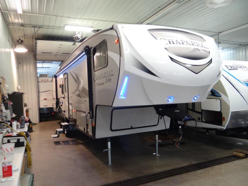 2018 Chaparral Lite 295BH