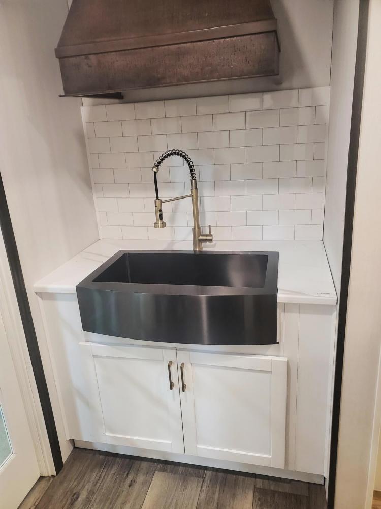 SINK - KITCHEN - Upgrade Stainless Black Apron Sink