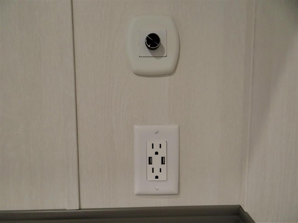 STADARD & OPTIONAL - USB OUTLET & DIMMER SWITCH
USB Standard in master bedroom (one each side)
USB - OPTIONAL to add more USB
DIMMER SWITCH - Optional add to any lights
   