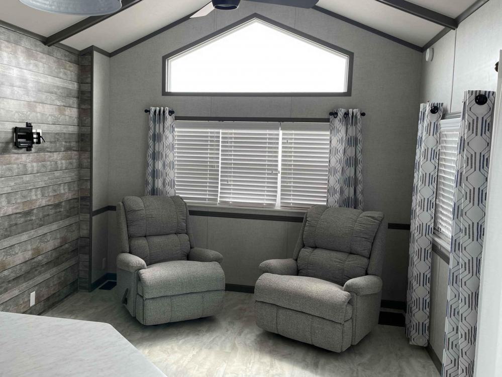 WINDOWS - OPTIONNAL- Shortened Front Window Inside View