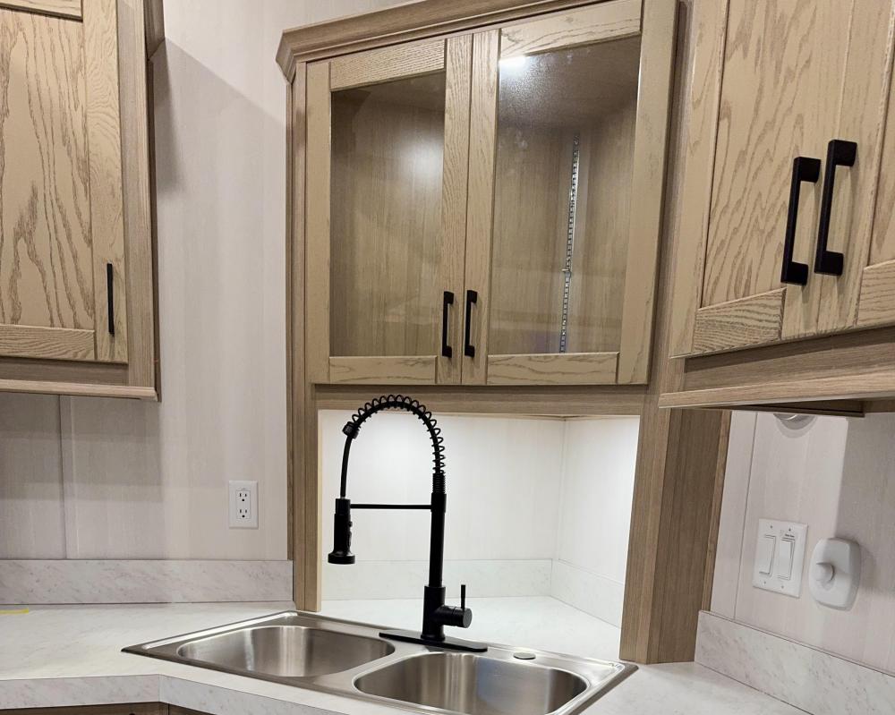 MAPLE WHEAT - Kitchen with Glass