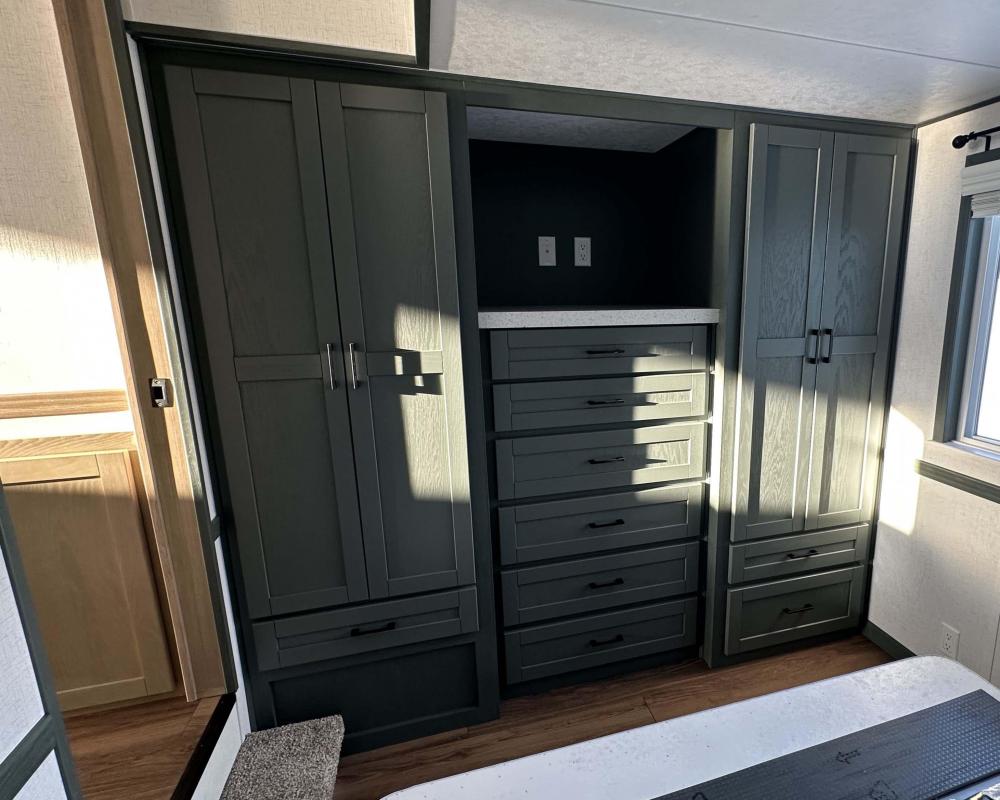 OLIVE OAK - Wardrobe
