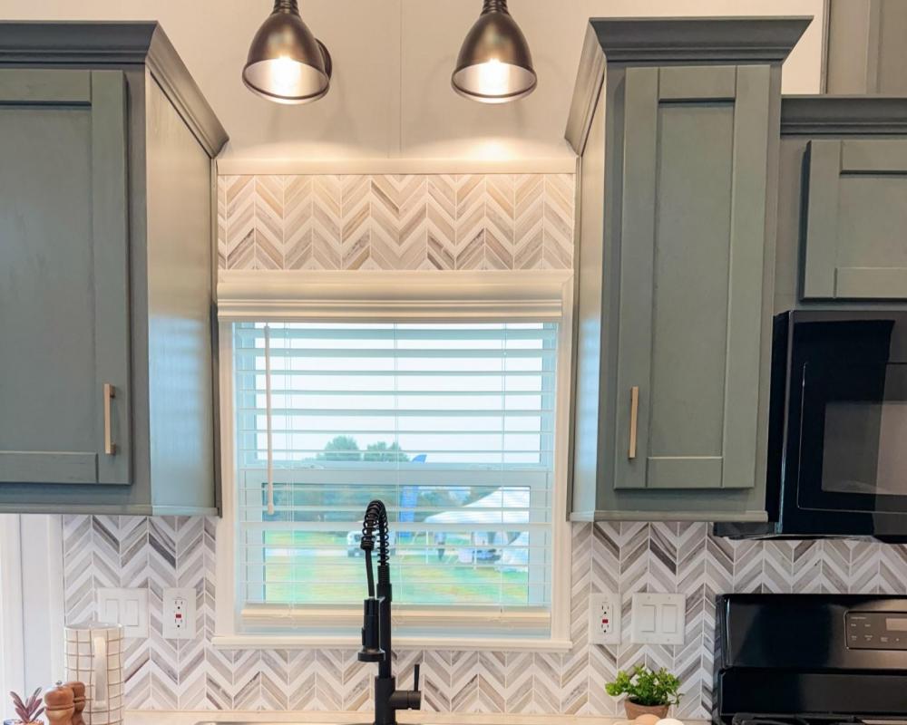 OLIVE OAK - Kitchen OH
