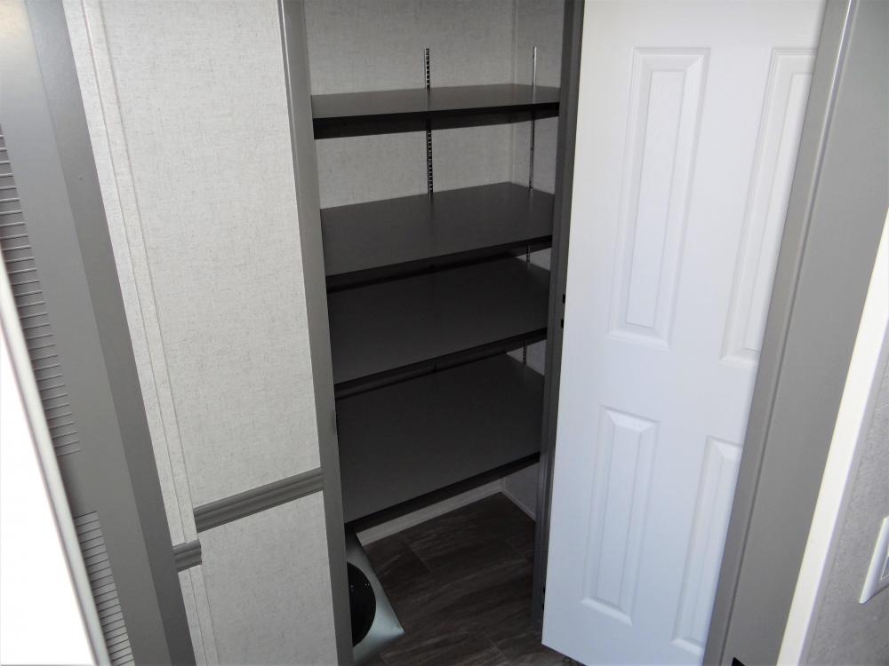 CLOSET - 4 Adjustable Shelves