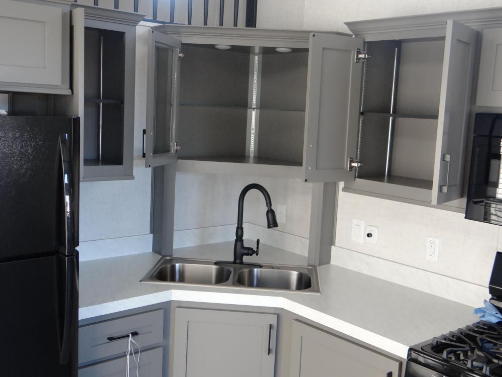 STANDARD - Adjustable Shelves in Kitchen, Pantry, Linen & Bookshelves
