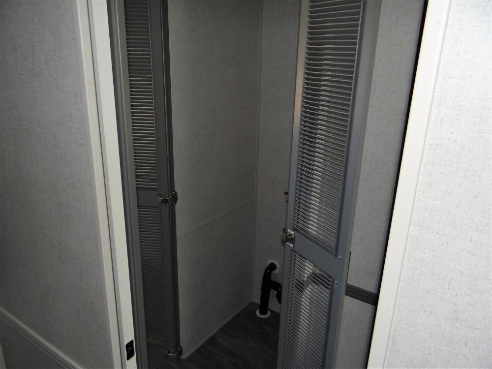 CLOSET - Washer/Drier