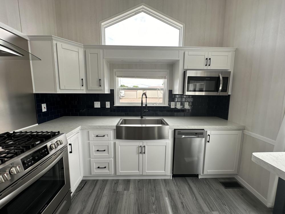 BACKSPLASH - SUBWAY TILE - NAVY