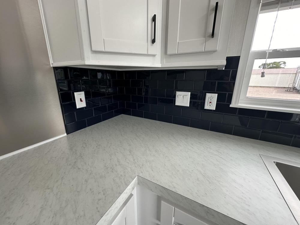 BACKSPLASH - SUBWAY TILE - NAVY