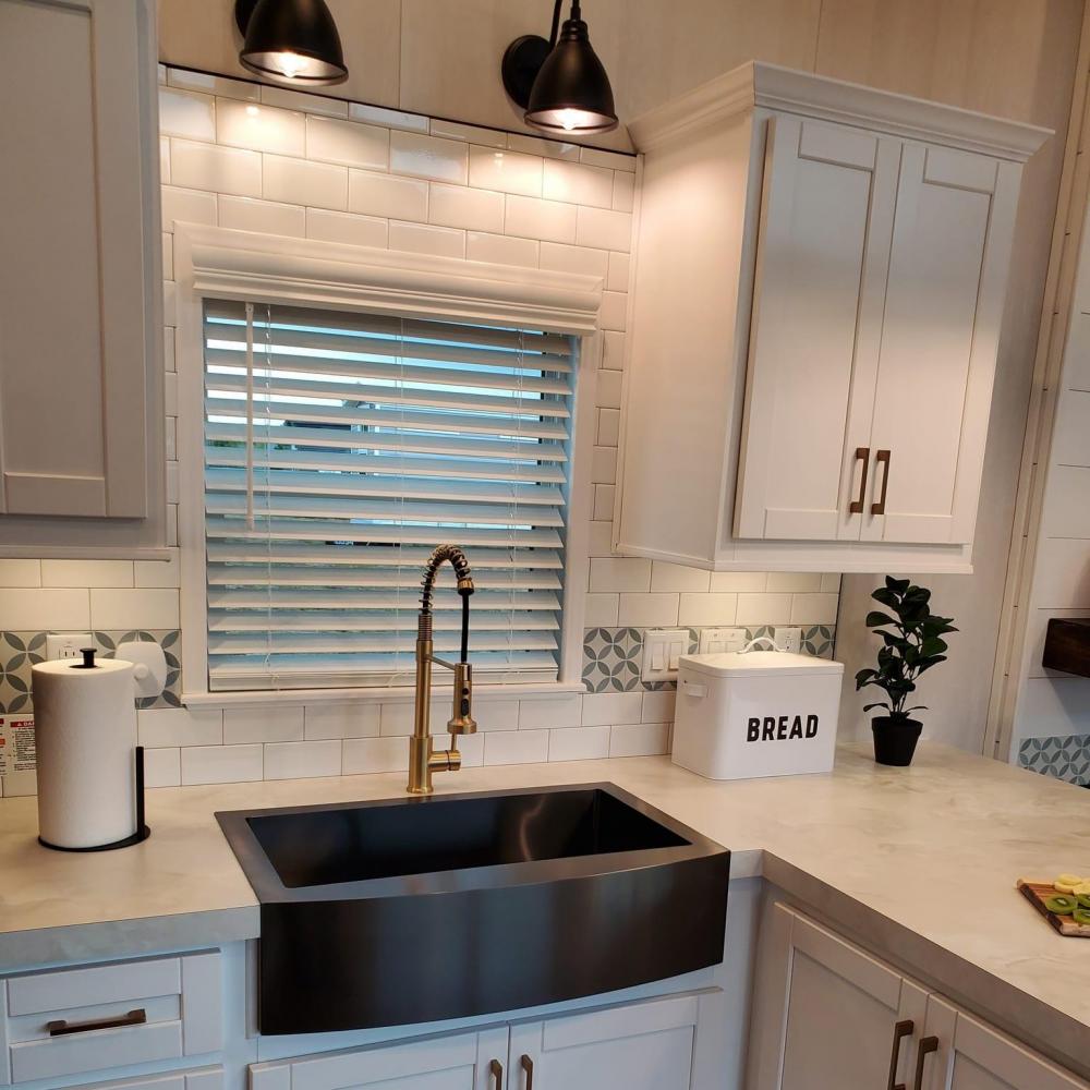 BACKSPLASH- SUBWAY TILE WHITE with SAGE Tile
