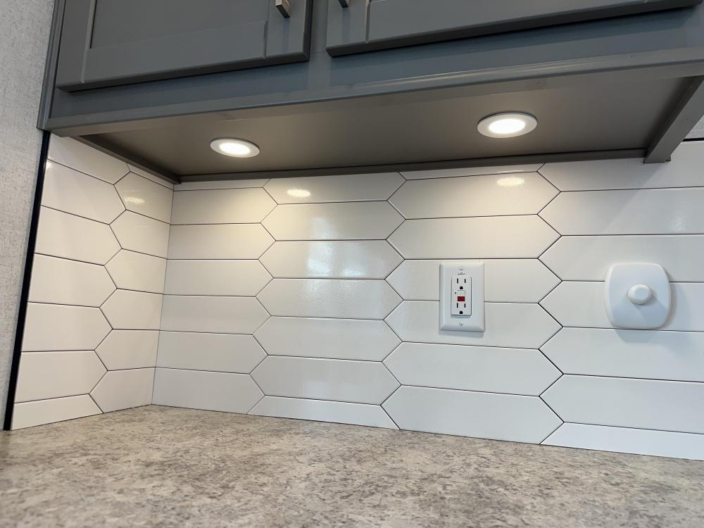 BACKSPLASH - TILE WHITE PICKET