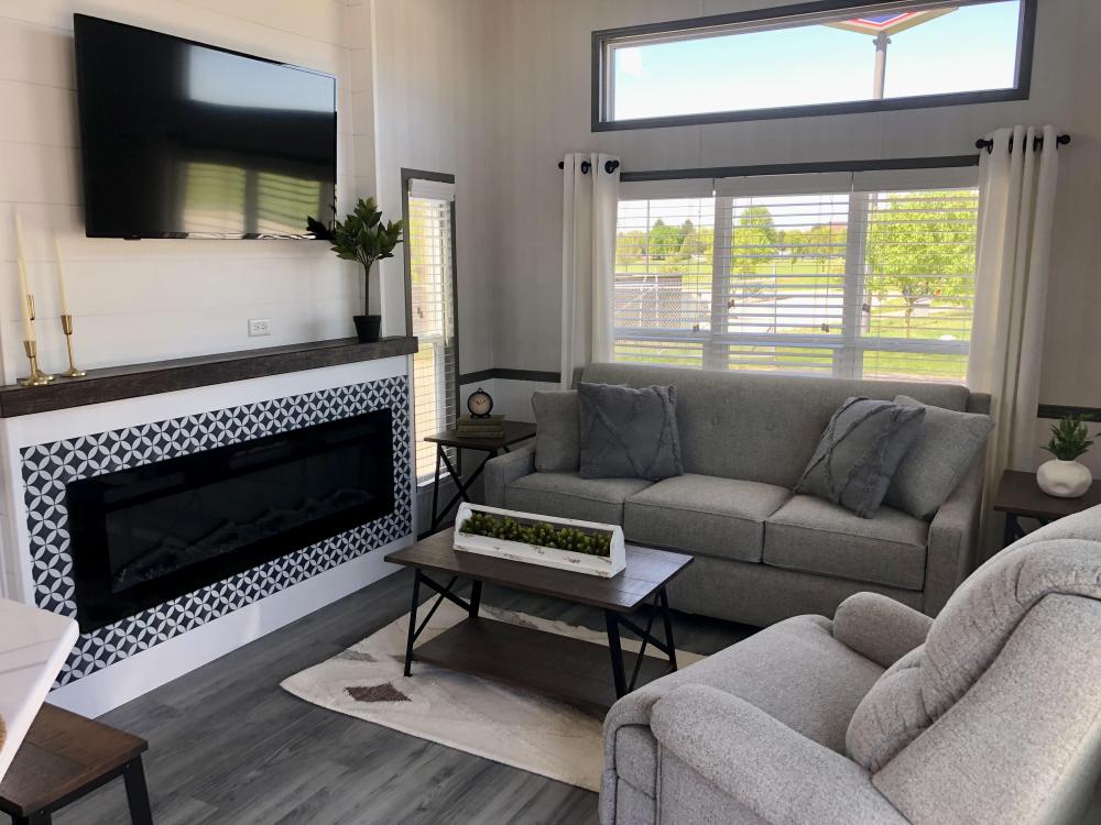 FIREPLACE SURROUND - Black & White