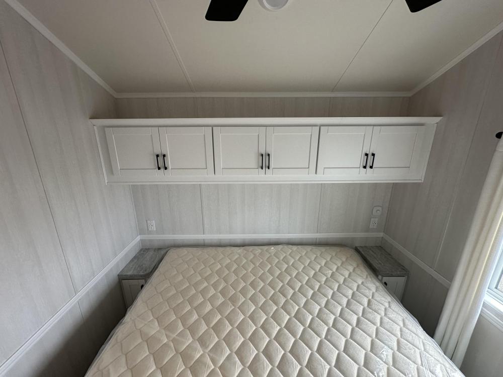 BED BASE- HYDROLIFT - King with Mattress