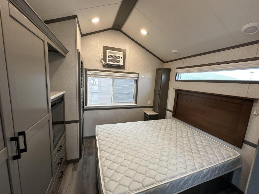 BED BASE - HYDROLIFT - Queen with Mattress