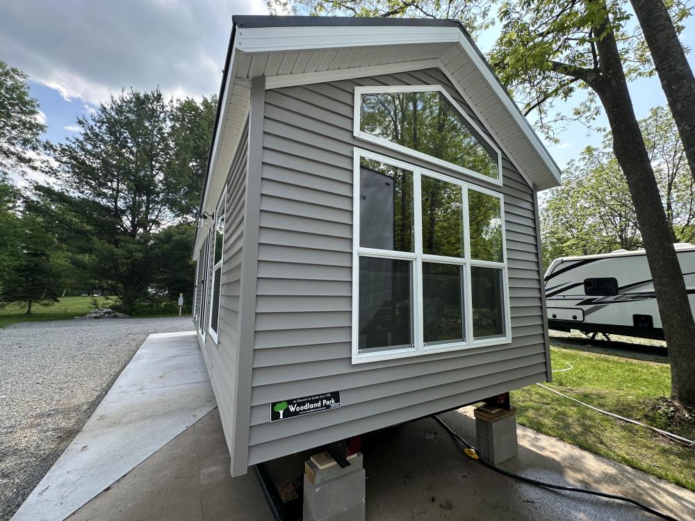   2025 TR-204 REAR LIVING with black counters