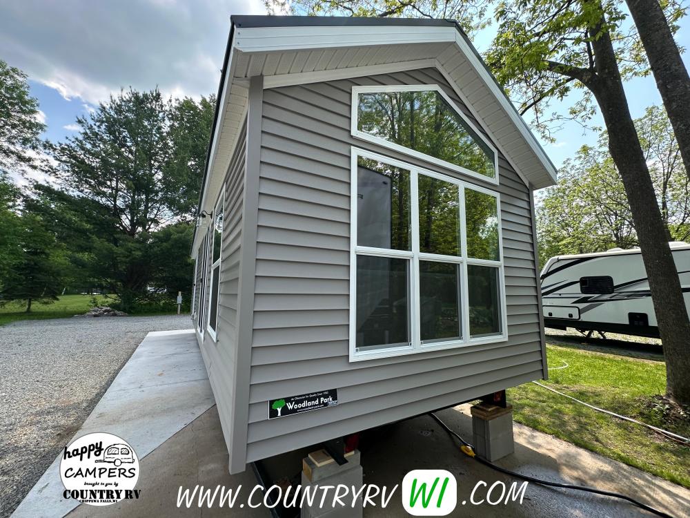   2025 TR-204 REAR LIVING with black counters